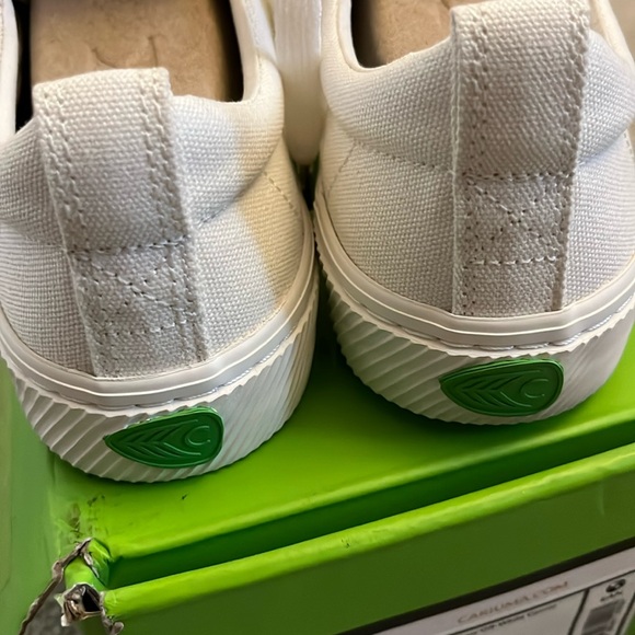 NIB Cariuma OCA Low Off-White Canvas Sneaker - Picture 15 of 16
